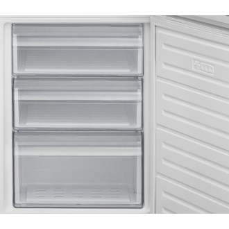CHLADNIČKA RCNS270LW