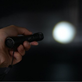 LED ruční svítilna FL02